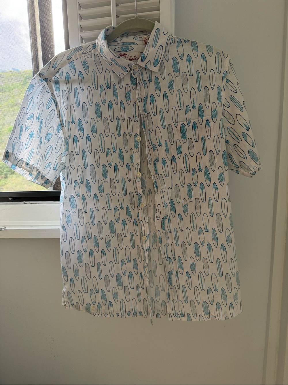 Kahala Size S Men’s white Blue Aloha Hawaiian Short-Sleeve Shirt. 🌈🌺